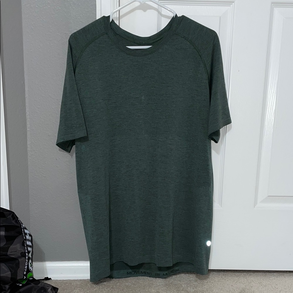 Men Medium Lululemon Green Metal Vent T-Shirt